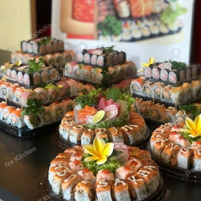 

Parcel kue/Bingkisan lebaran/Kue ultah sushi