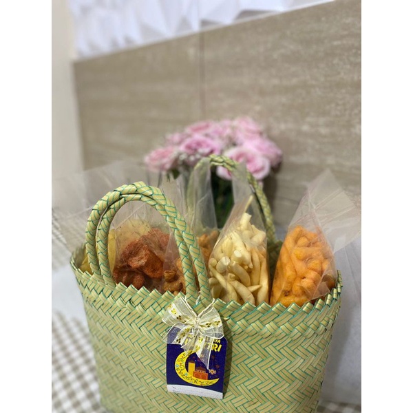 

Hampers Snack Tas Lurik / Parcel Snack Lokal