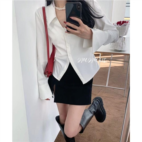 Red Kemeja 2023 musim semi Douyin ceruk baru hot girl slim fit slim waist v-neck top hot style