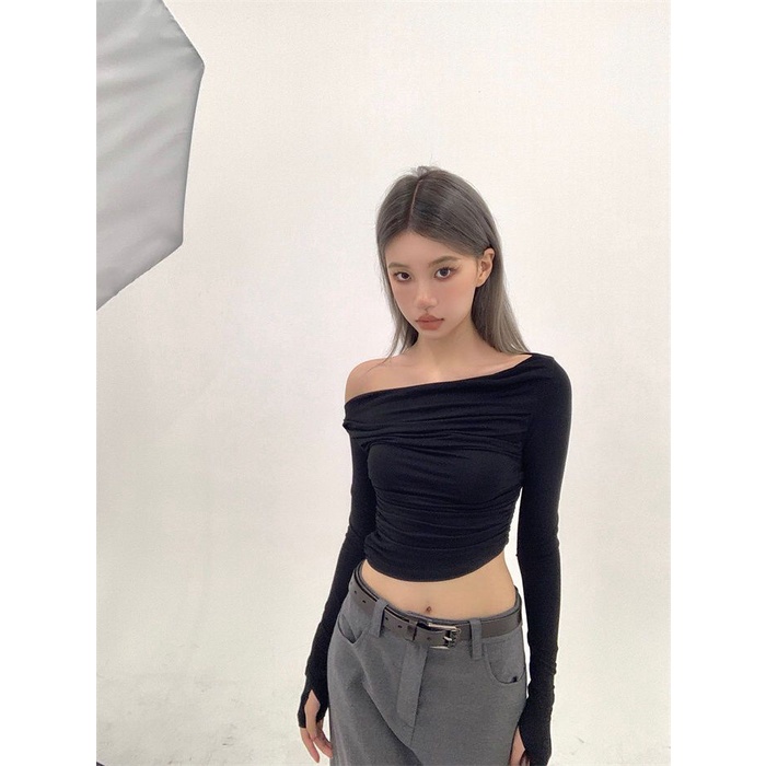 Red Hitam Satu Bahu Lengan Panjang T-shirt Wanita Musim Gugur Gadis Panas Rasa Desain Niche Murni Keinginan Ketat dan tipis Pendek Top