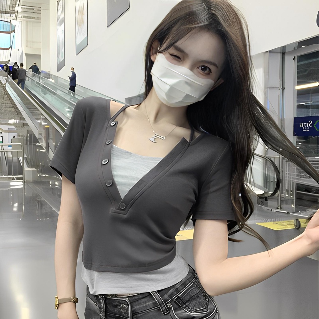 Red V-Leher Menggantung Leher Lengan Pendek T-shirt Wanita Musim Panas Versi Korea 2023 Palsu Dua Potong Rasa Desain Slim Fit dan Tipis Pendek Top