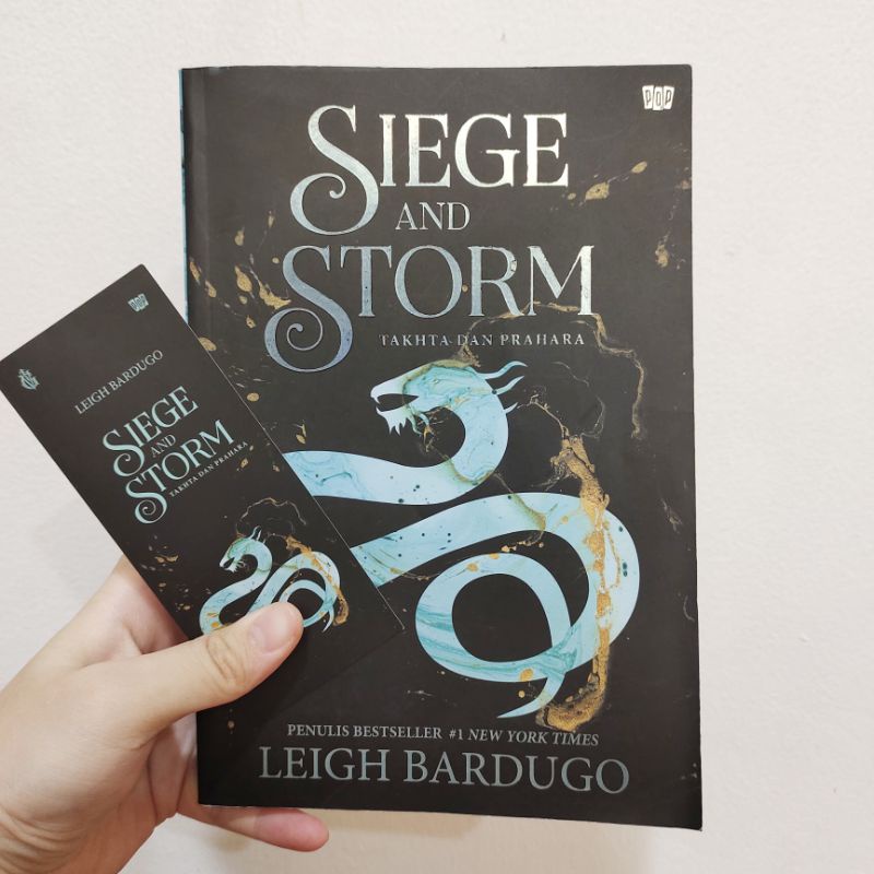 Siege and Storm by Leigh Bardugo Preloved (Book 2 in the Shadow and Bone Trilogy)