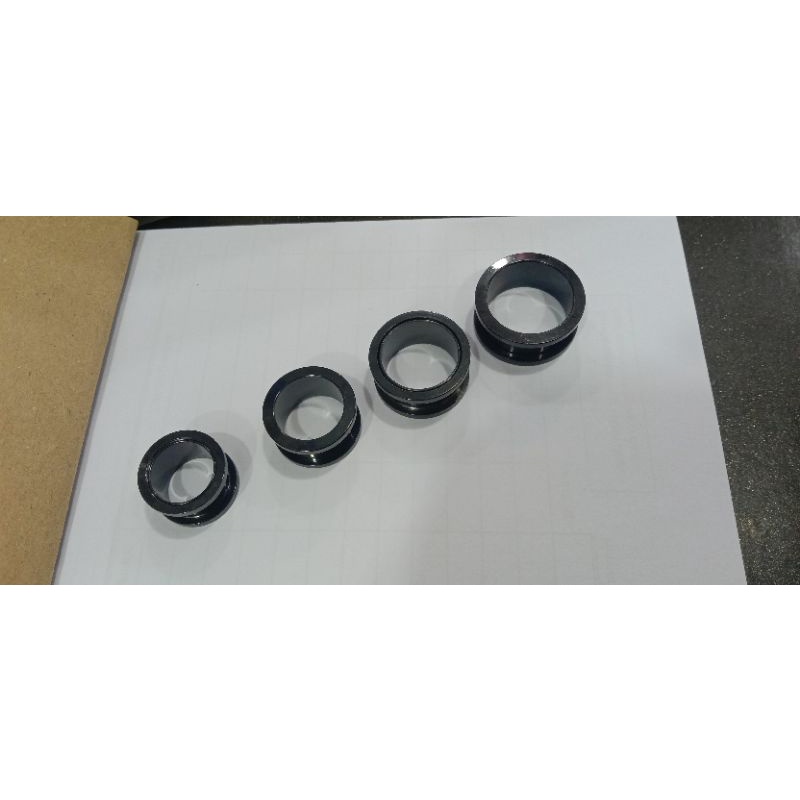 Anting piercing tindik pria warna hitam / anting piercing / anting plug titanium