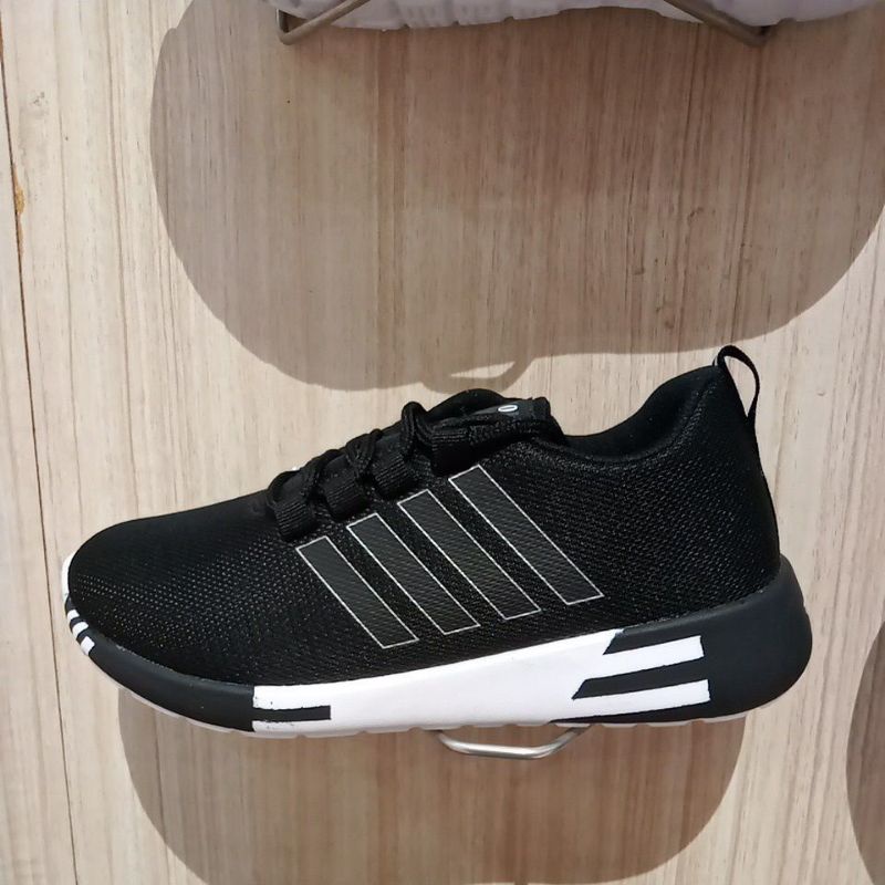 sepatu Tomkins sekolah