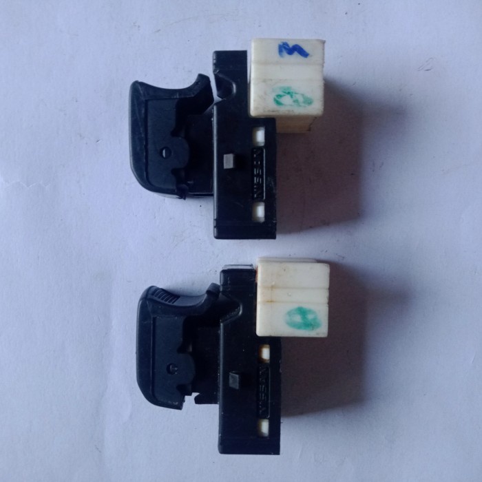 Switch power window mobil Datsun Go Original