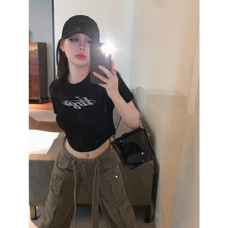 ✧۩❣#COD Suhao hitam lengan pendek slim-fit bahu depan T-shirt perempuan musim panas Amerika hot gadis tinggi pinggang huruf desain rasa ceruk top pendek