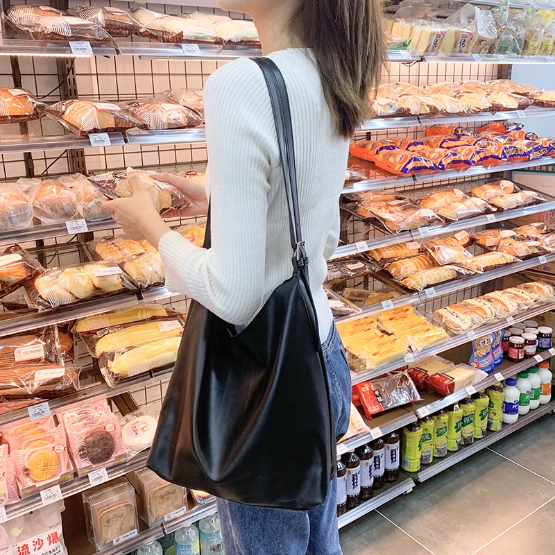 Red Tas wanita berkapasitas besar tas kelas mahasiswa tas tote 2022 baru trendi all-match tas bahu tunggal tas ember portabel