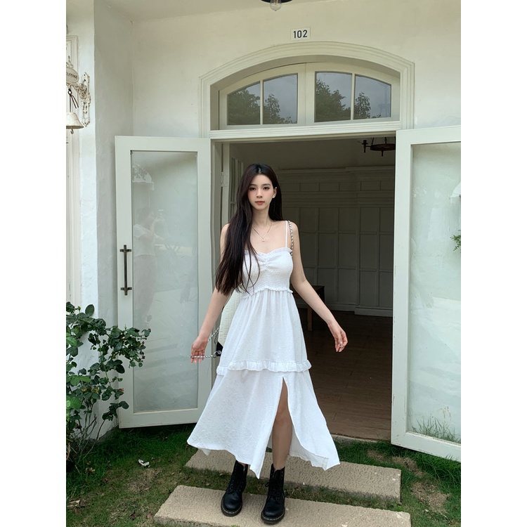 Red dreesGaun suspender hitam gaya liburan musim panas wanita longgar dan rok A-line celah tipis rok panjang sedang