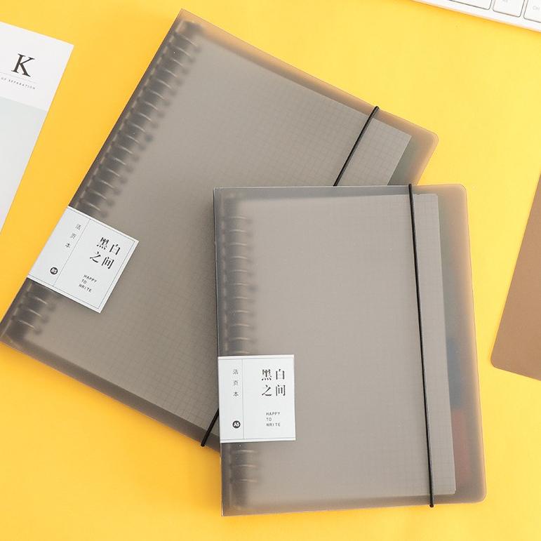 

DISCOUNT !!! Binder A5/B5 Polos Bening Plastik Tebal Include Kertas dan Pembatas [KODE 217]