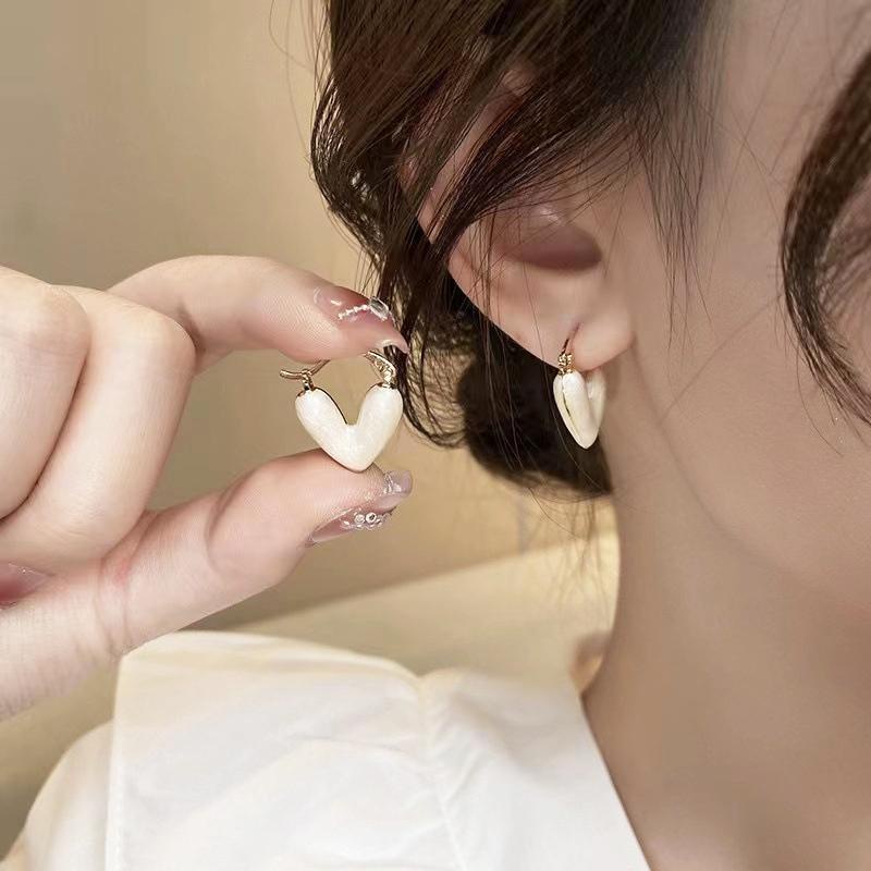 【Bayar di tempat】Anting Dan Anting Bentuk Hati Minyak Tetes Cocok Untuk Aksesoris Perhiasan Wanita