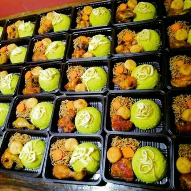 

♠ Nasi kuning paket hemat ayam higienis, halal dan murah