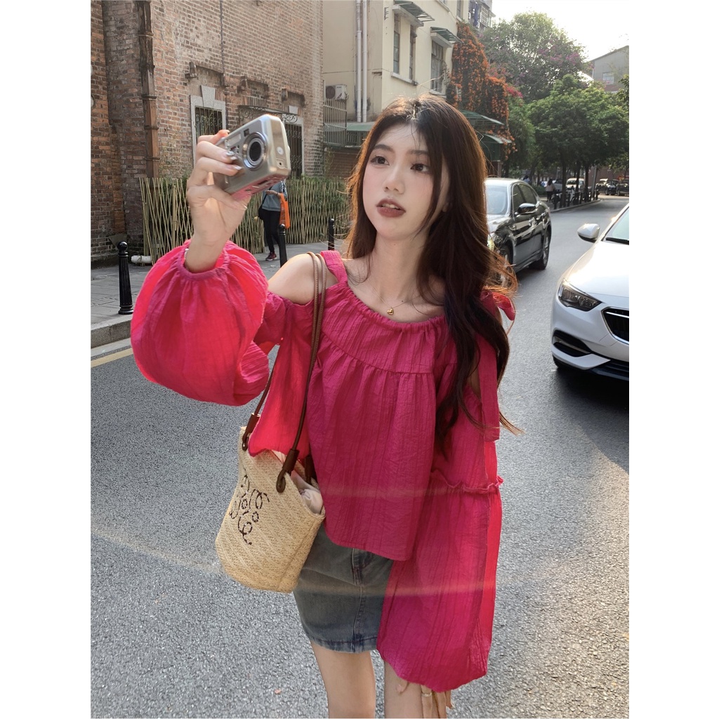 Red Design sense strapless shoulder lantern sleeve shirt women s spring 2023 new short style foreign style chic rose red top