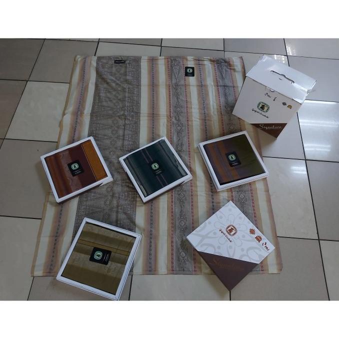 Sarung Gajah Duduk Signature