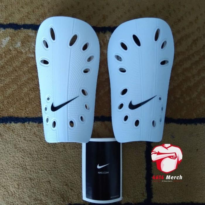 Terlaris J Guard Football Shinguard, Original By Nike