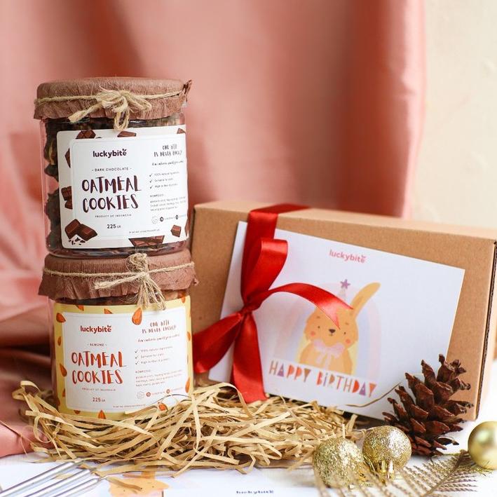 

Bagus!!!!!! Birthday Hampers / Hampers Ulang Tahun - Oatmeal Cookies 2 Jar + FREE Greeting Card + Pita