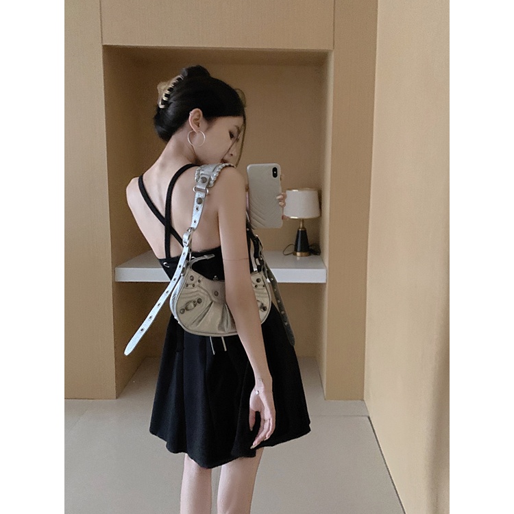 ☊ↂgaun musim panas pantai hitam punggung terbuka selempang gaun musim panas wanita high-end temperamen temperamen pinggang pelangsing rok a-line rasa desain rok