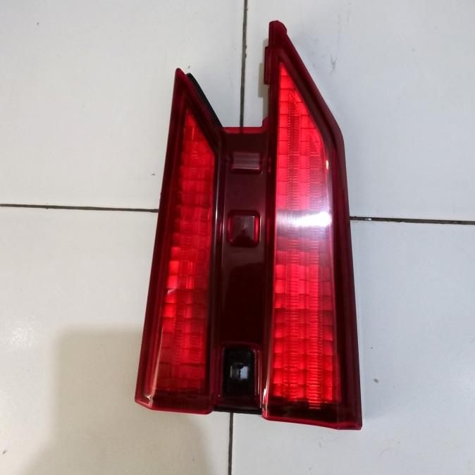 Lampu Reflektor Bagasi Trunklid Avanza Xenia 2019 Original Sepasang