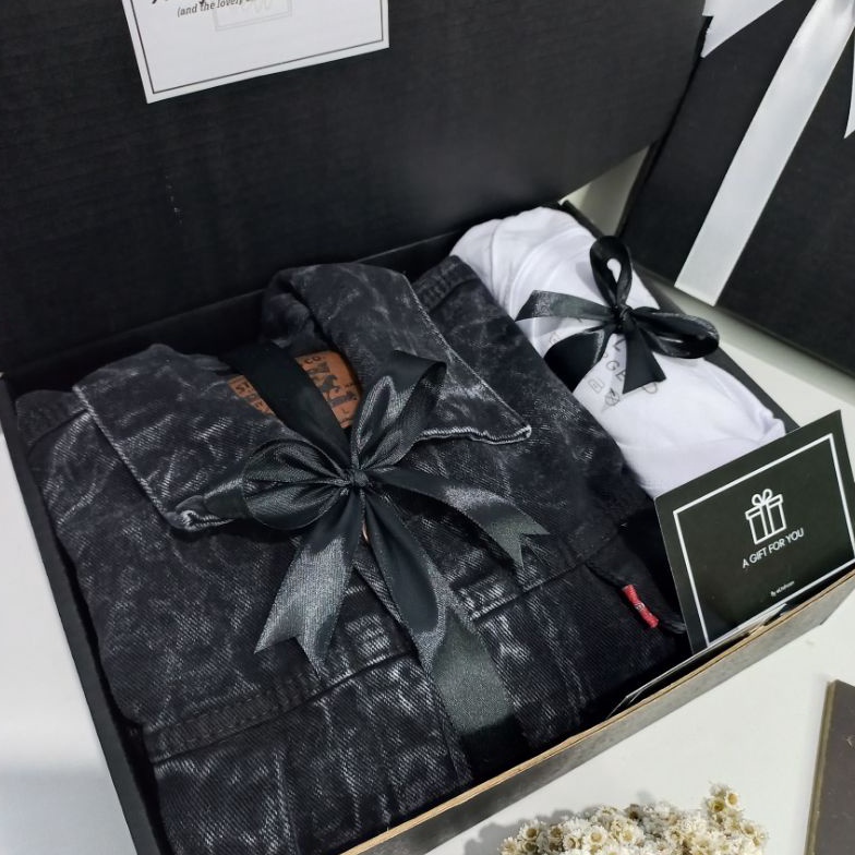 

Produk.. [JAKET] HAMPERS COWOK CEWEK PREMIUM GIFT BOX ULANG TAHUN HADIAH ULTAH KADO WISUDA RII