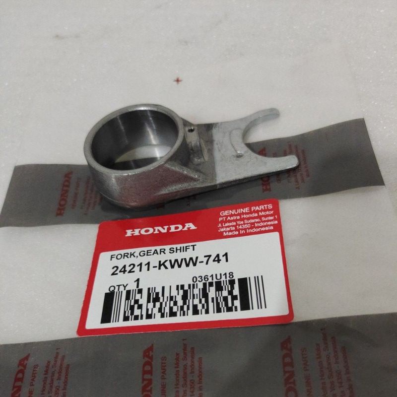 Gear Gir Shift Fork capit udang garpu persneleng Honda Revo Absolute - revo abs 110 2009 - 2011Origi