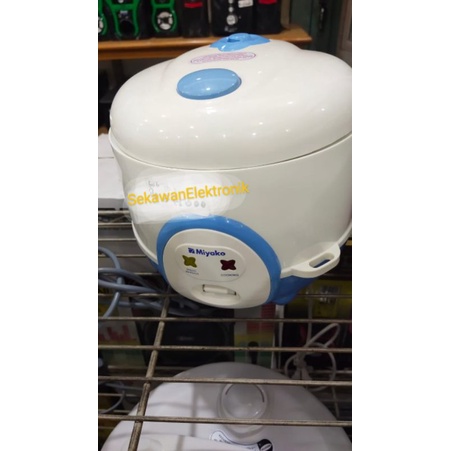 Rice Cooker Mini Miyako MCM 606A 0,6 Liter MAGIC COM MCM 606 A