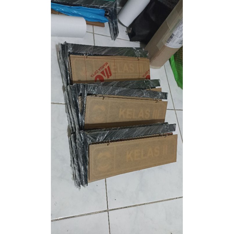 

PAPAN NAMA AKRILIK / PAPAN NAMA KELAS / AMIRKELIPKELIP