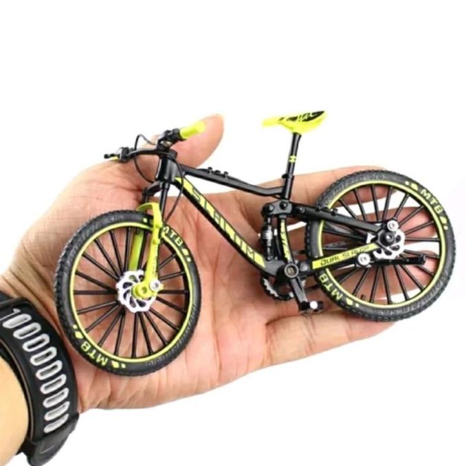 Miniatur Sepeda Gunung MTB Mini Finger Sepeda Skala 1:10 Hijau