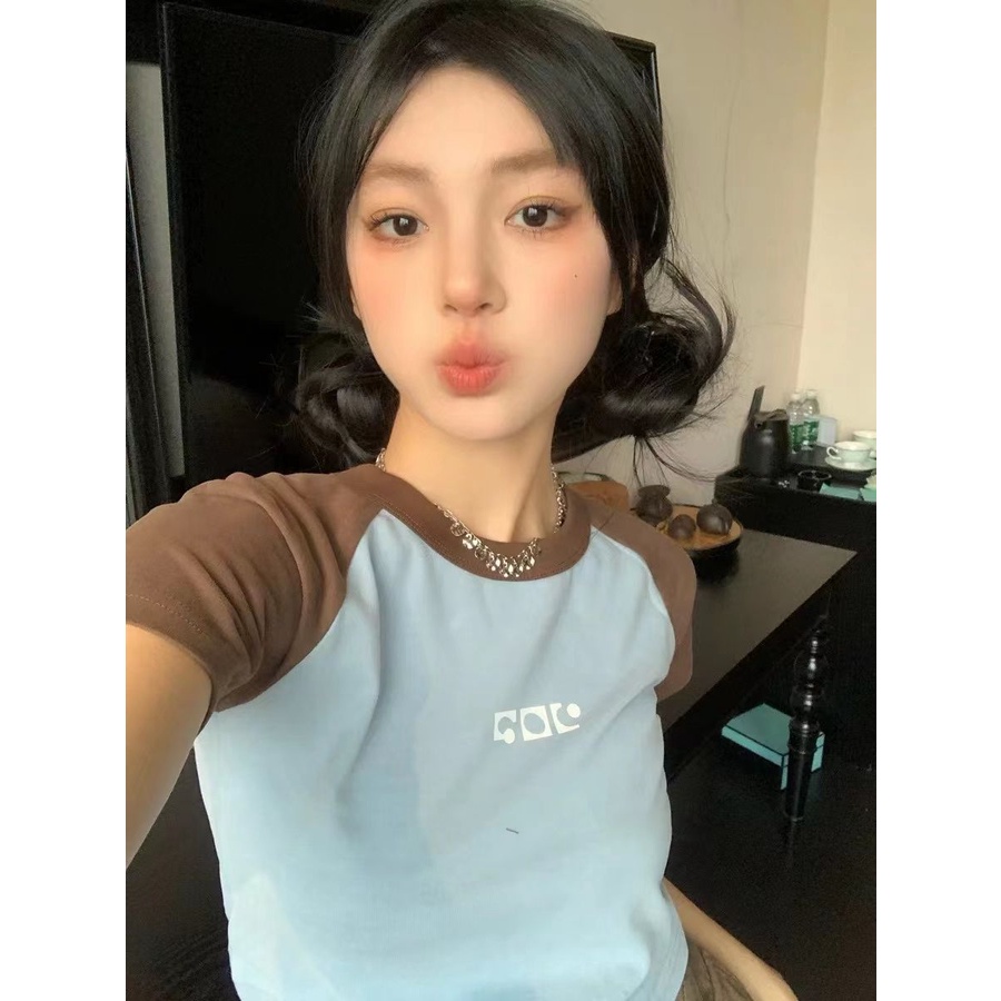 Red American Retro Lengan Raglan T-shirt Wanita Musim Panas Keinginan Murni Memukul Warna Jahitan Lengan Pendek Slim Slim Pendek top Hot Girl