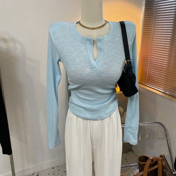 Red Saya suka warnanya! Biru dan merah muda, dada indah dan berminyak, celah V kecil, pas badan, bantalan bahu pendek, kaos lengan panjang, bawahan musim gugur dan musim dingin