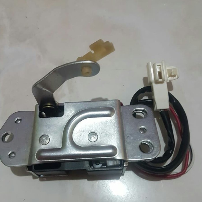 Door lock bagasi pintu belakang. Toyota kijang kapsul/capsul