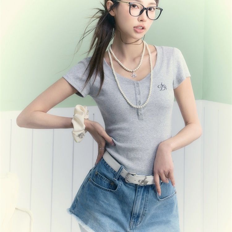 Red ANDYET AD1 23/SS Asli Bordir Logo Tombol Setengah Kerah Terbuka Lengan Pendek Musim Panas Ramping Rajutan T-shirt untuk Wanita