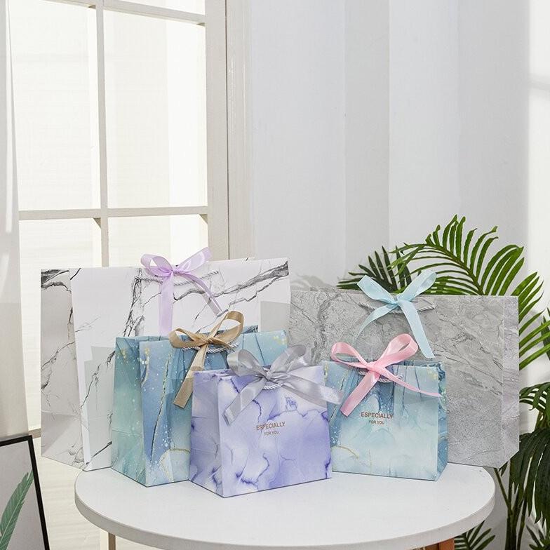 

Promo Paper Bag Kantong Goodie Pita Motif Vintage Hampers Bag Premium