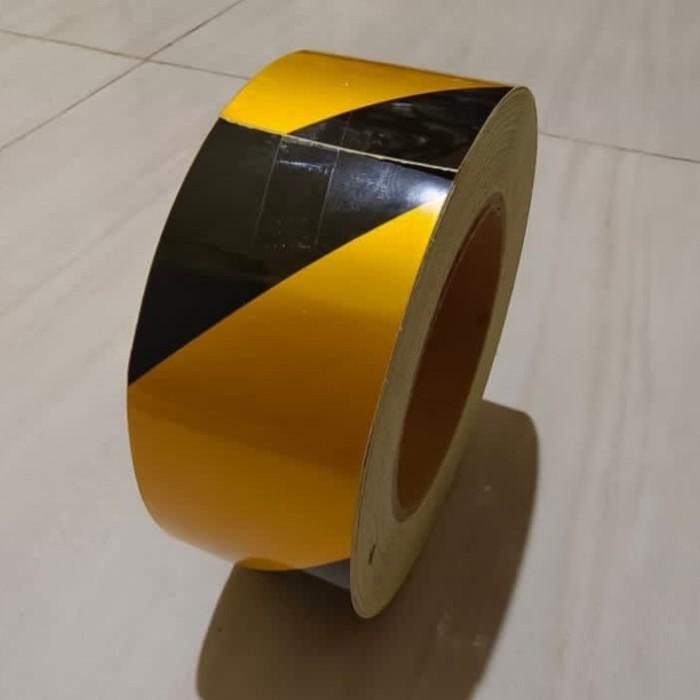 

Stiker Nyala Kuning Hitam Garis Miring Skotlet Pembatas Rambu 5Cm