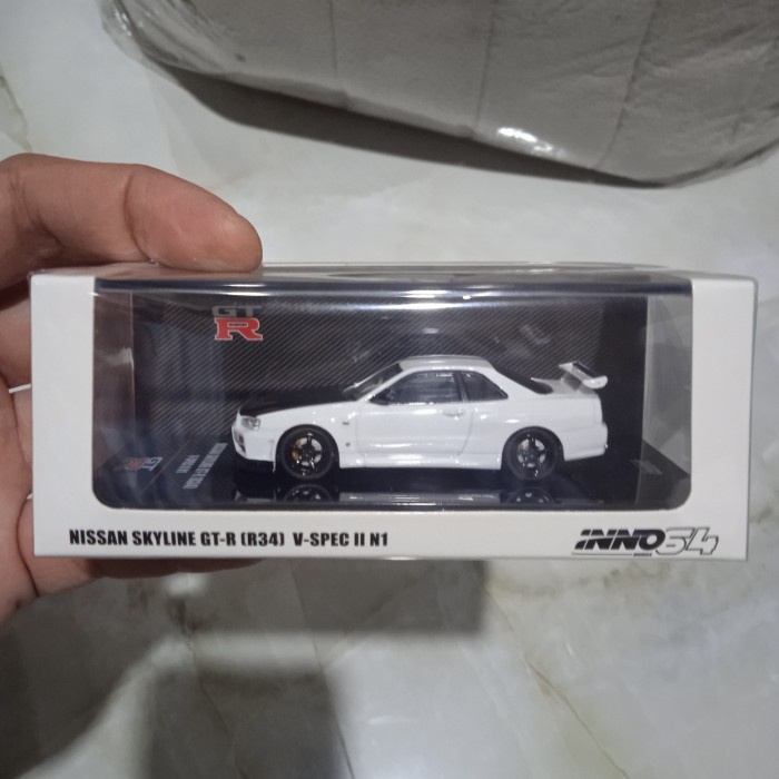Inno64 Nissan Skyline R34 White