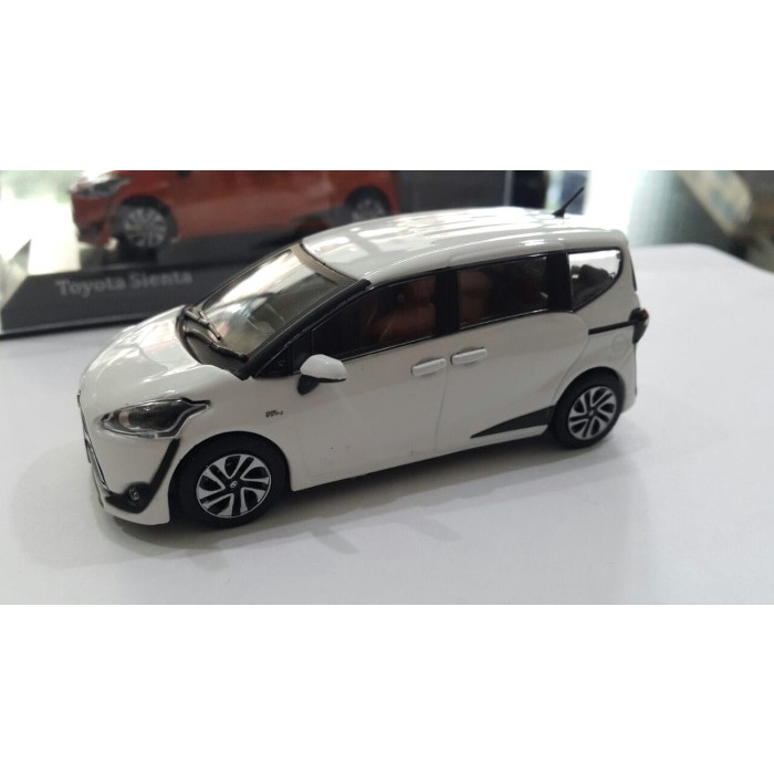 Diecast / Miniatur Mobil Toyota Sienta. Skala 43
