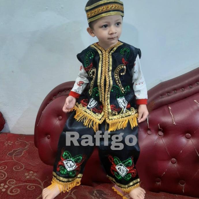 baju adat dayak anak perempuan