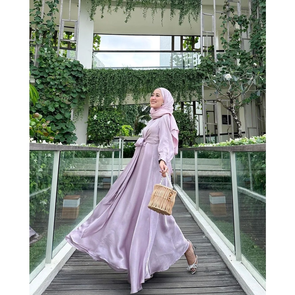 Delvy Dress Gamis Kondangan Terbaru 2023 Kekinian Pakaian Muslimah wanita Termurah Tampilan Elegan OOTD Baju Pesta Gamis Kondangan Bahan Shimmer Fashion Muslim Wanita Trend Dan Modren Kekinian