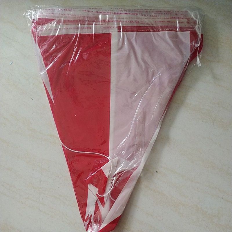 

bendera merah putih plastik segitiga