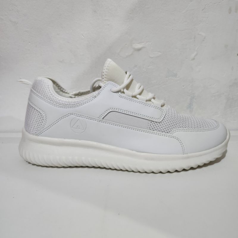 Airwalk Ralec WHITE size 44 / sneakers sepatu running putih