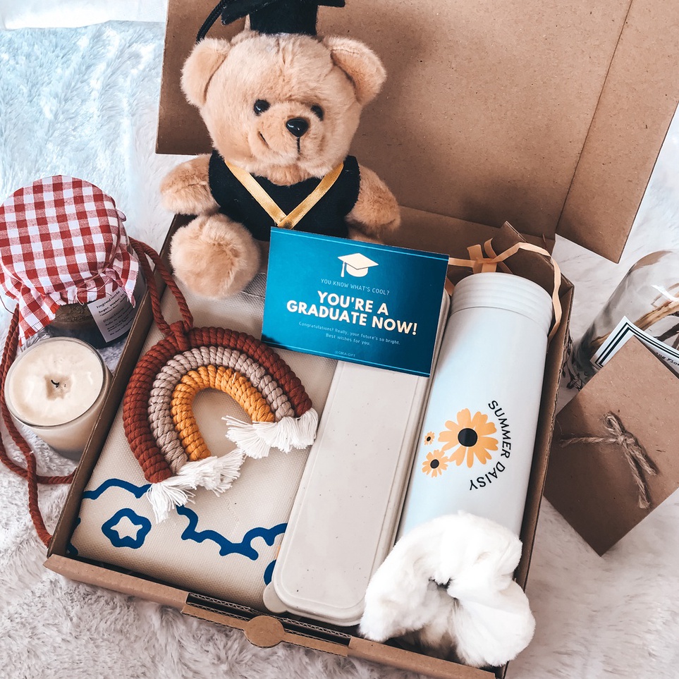 

8.8 HAMPERS/GIFT BOX WISUDA, ULANG TAHUN, ANNIVERSARY DLL - TOTEBAG EDITION