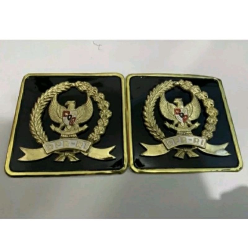 PENENG DPRD PLAT MOBIL MOTOR