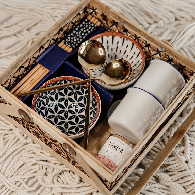 

Ready wedding gift kado pernikahan premium aesthetic hampers kado anniversary wedding gift set LIM