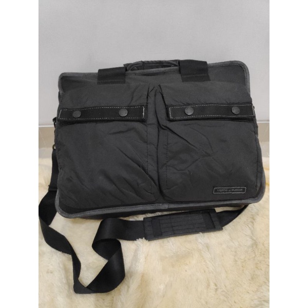 Tas laptop / sling / selempang pria lightio by elecom