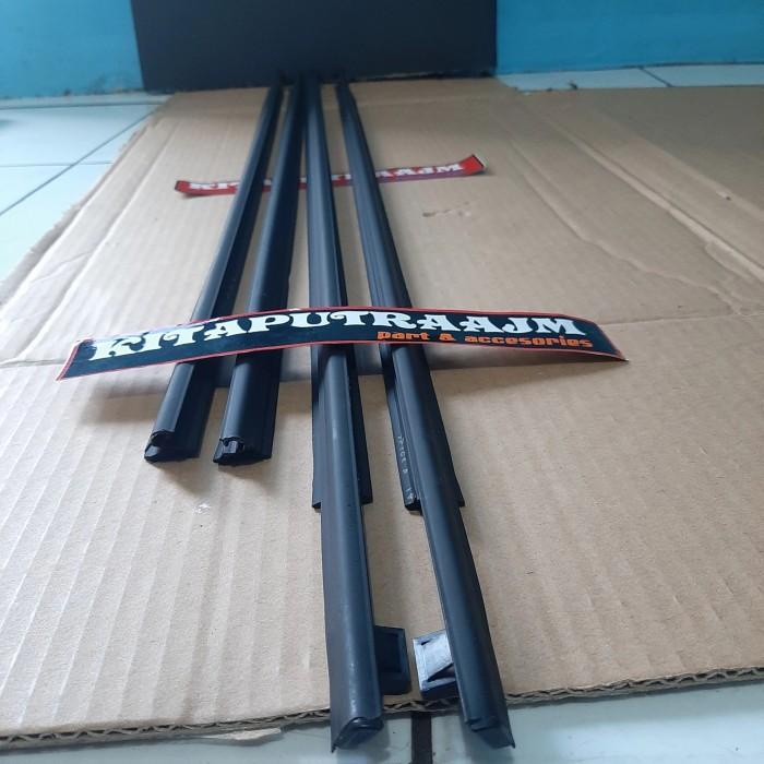 Pelipit Kaca Luar Avanza Xenia Vvti / Karet Pelipit Kaca Avanza