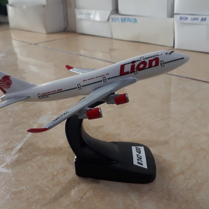 Miniatur Diecast Pesawat Lion Air 747 Skala 1:200 (18Cm)