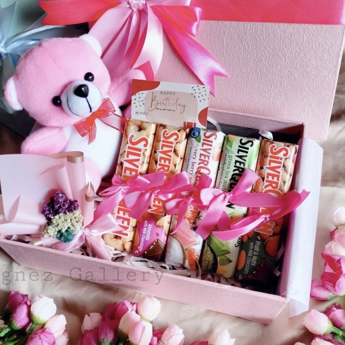 

HOT Product Hampers Coklat Snack Box / Kado Valentine Ulang Tahun Wisuda Natal / Souvenir Ulang Tahun / Silverqueen !