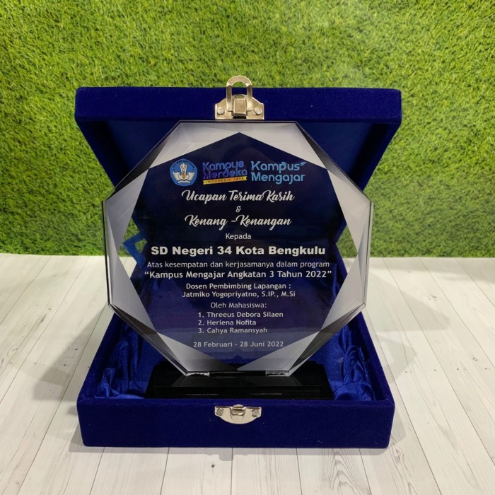 Best Seller [Termurah] Plakat/Trophy/Piala/Vandel/Plakat Akrilik Uk.20X15 + Box V3
