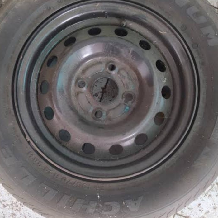 {Bekas} serep kaleng ring 14  ban 175/65 layak. pakai sigra agya ayla brio Limited