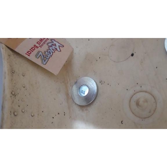 boshing baut Spakbor depan Suzuki TS125.. bos baut spakbor depan Suzuki T125