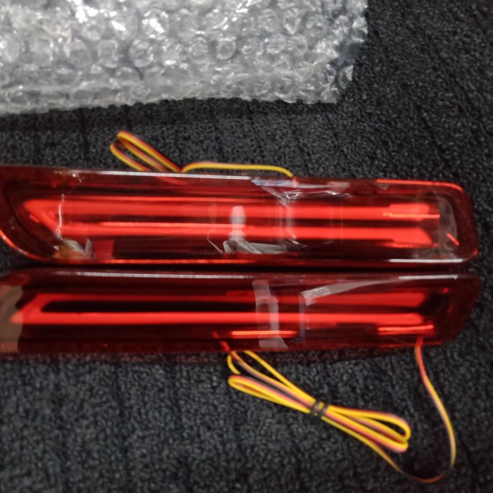 reflektor mata kucing lampu bemper belakang Ertiga lama
