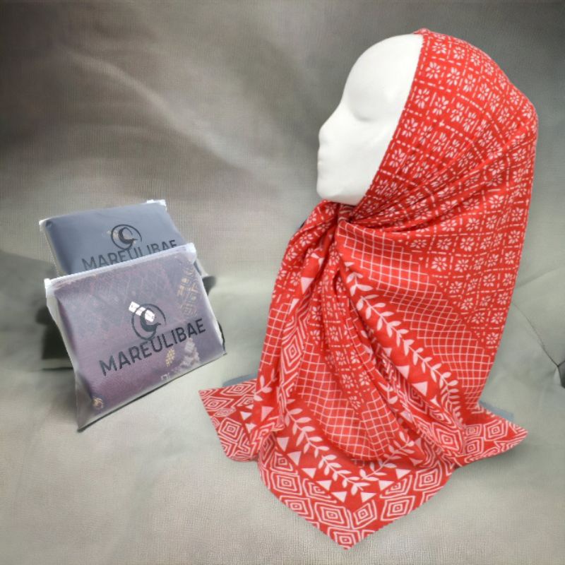 JILBAB AGUSTUSAN MERAH CABE MOTIF KALEM SEGI EMPAT WARNA DOVE HITAM MERAH
